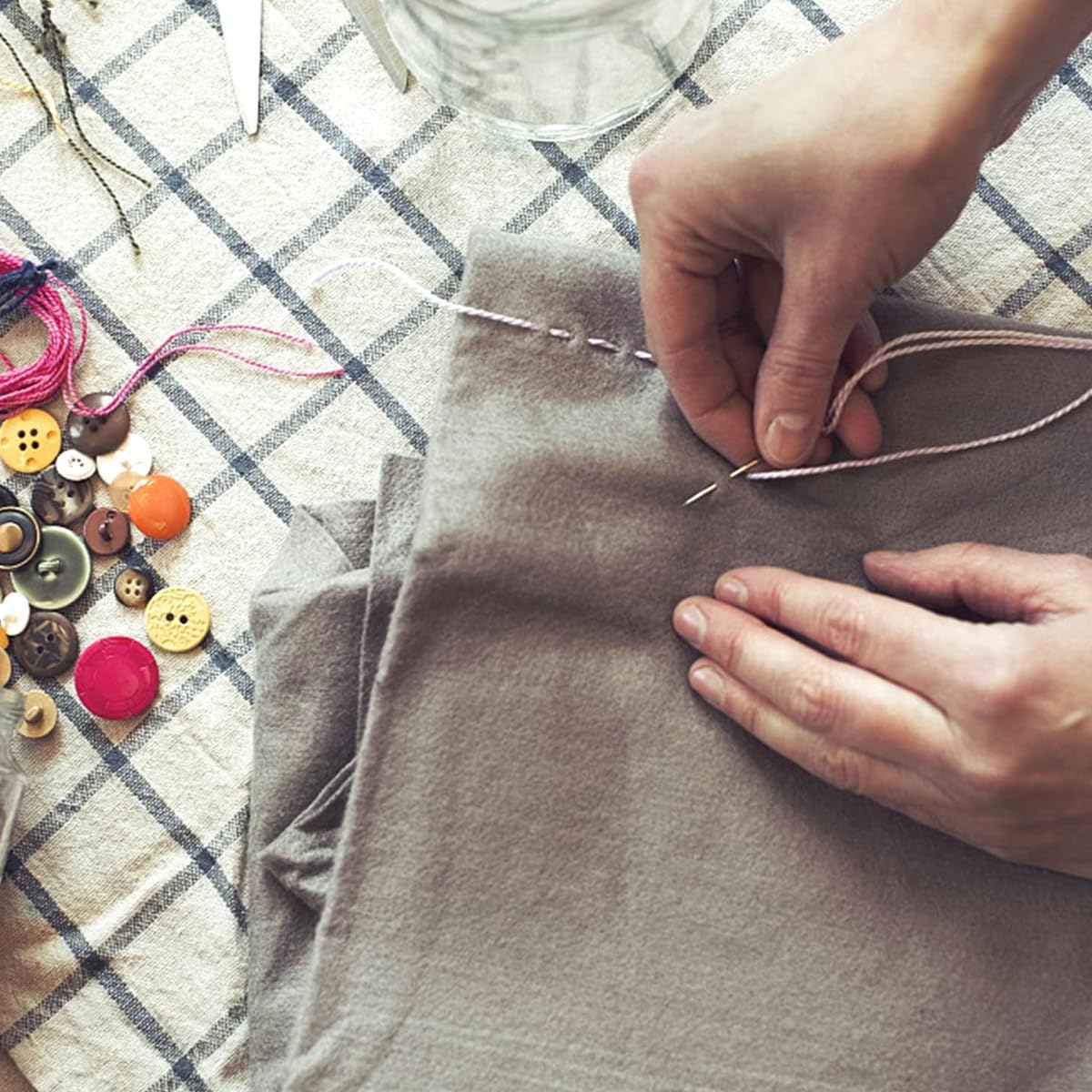 ZUCUR Self-Threading Sewing Needle Set – 30 Pcs Easy Thread Needles with Premium Wooden Storage Tube